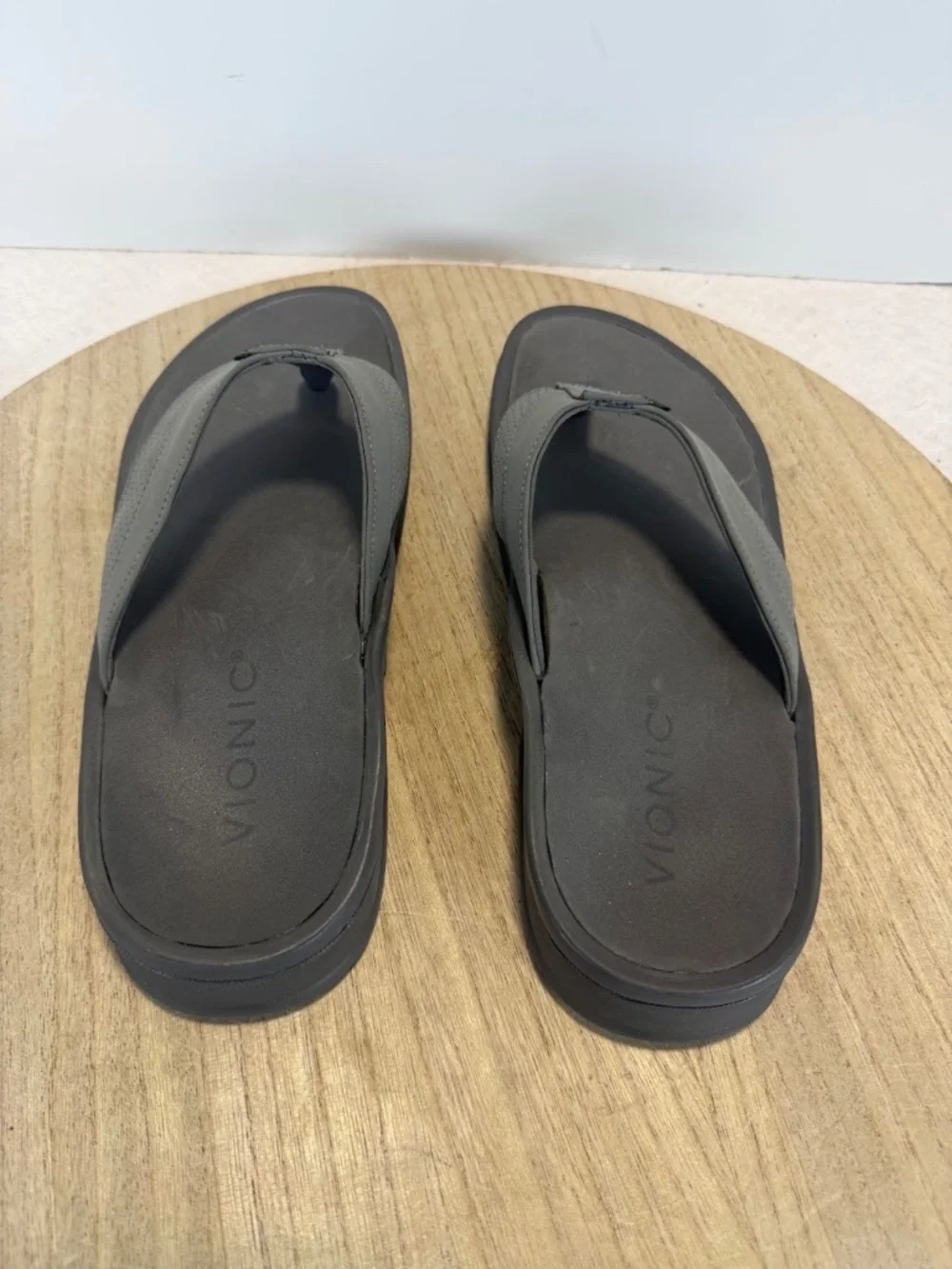 Vionic Ryder Mens 8 Gray Orthotic Arch Support Thong Flip Flop Sandals NWOT